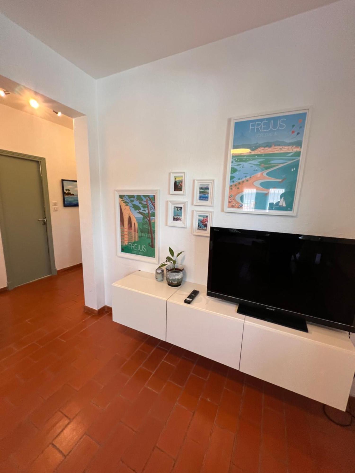 Simone, Appartement Maison, Quartier Calme, Grande Terrasse, Spa, Barbecue, 2 Chambres Frejus Bagian luar foto