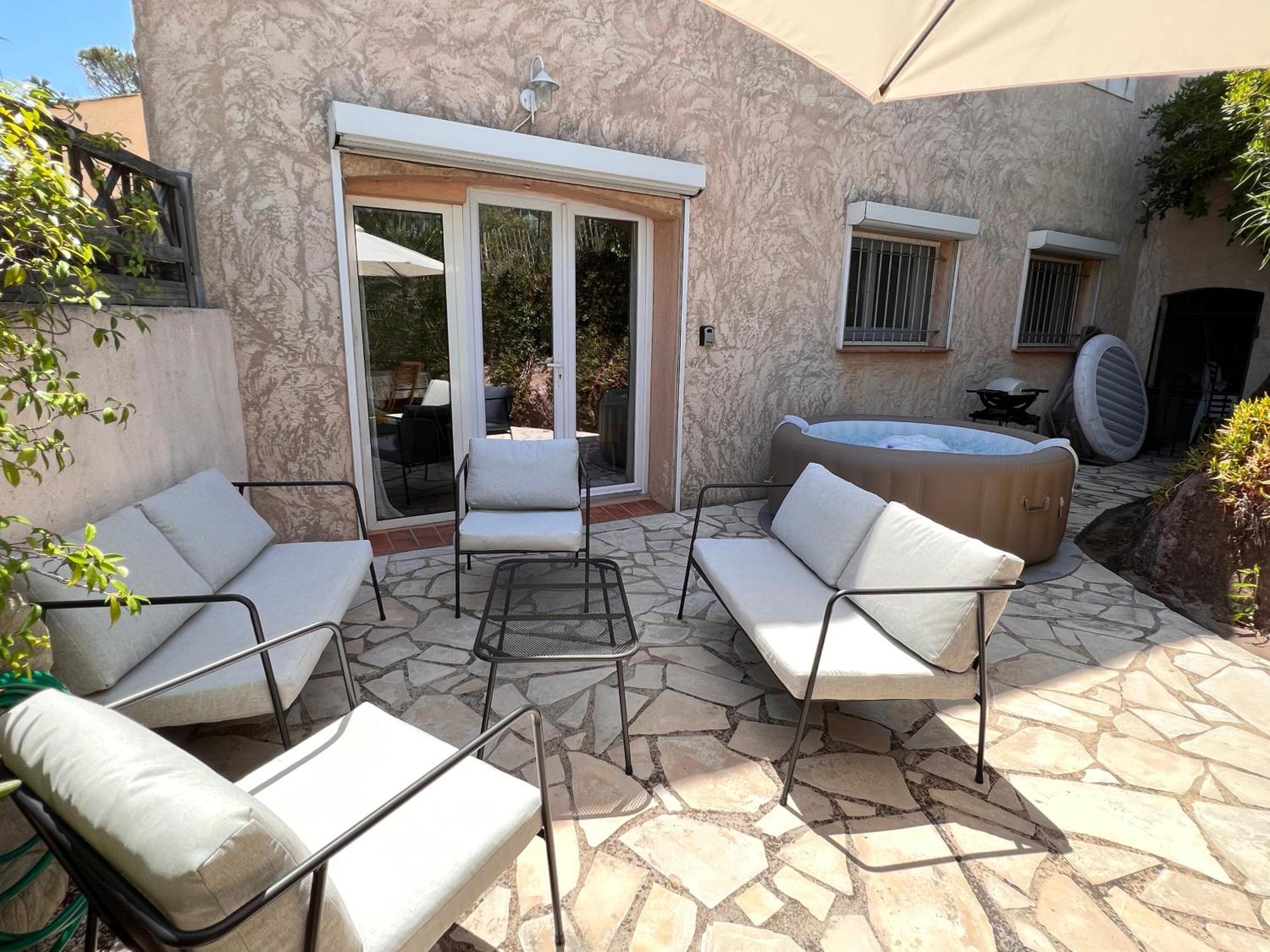 Simone, Appartement Maison, Quartier Calme, Grande Terrasse, Spa, Barbecue, 2 Chambres Frejus Bagian luar foto