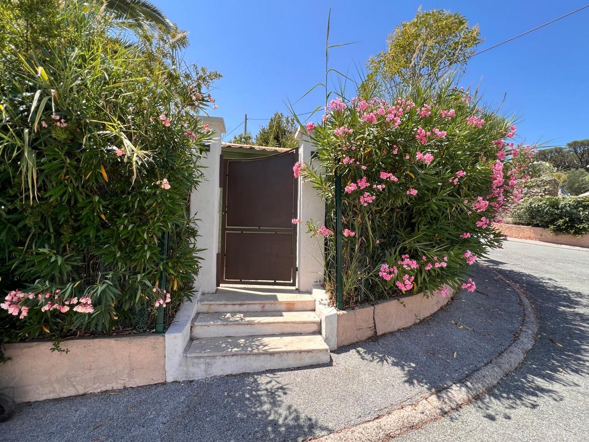 Simone, Appartement Maison, Quartier Calme, Grande Terrasse, Spa, Barbecue, 2 Chambres Frejus Bagian luar foto
