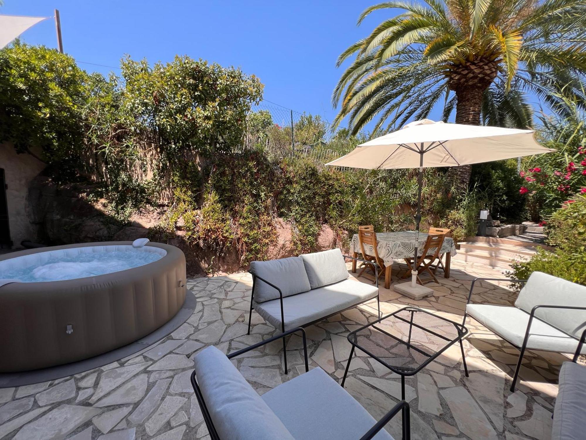 Simone, Appartement Maison, Quartier Calme, Grande Terrasse, Spa, Barbecue, 2 Chambres Frejus Bagian luar foto
